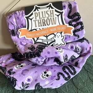 Envogue Halloween Throw Purple Snake 🐍 Serpent Bat 🦇 Spider 🕷️ Moon 🌙 NEW!